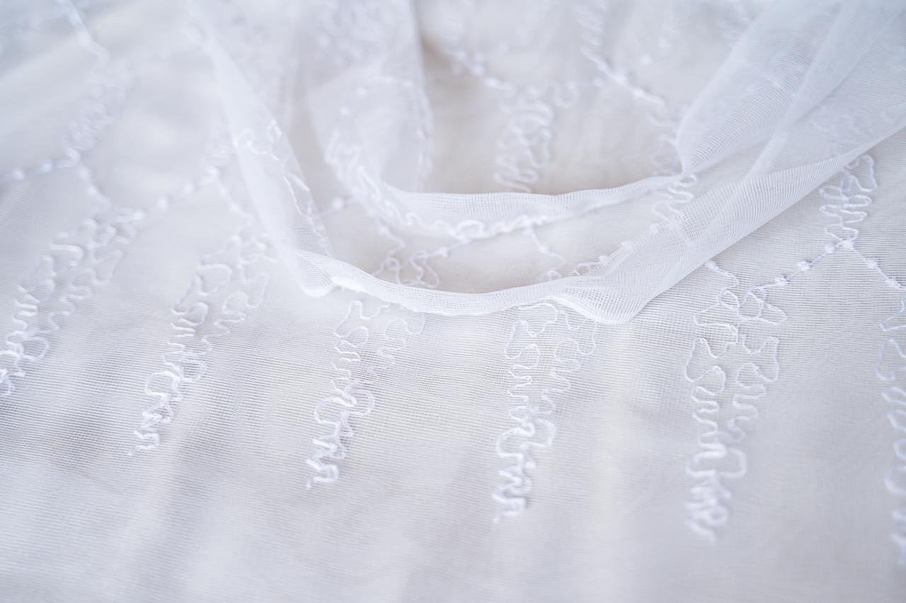 SVELTE LACE BAG
