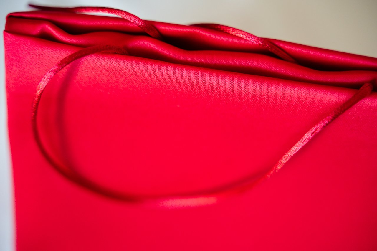 MINIMAL SATIN TOTE